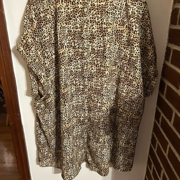 Maurice’s IT Leopard Print Women's Top - Picture 3 of 3